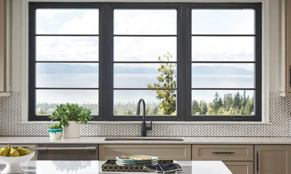 Dapur dengan sliding window besar untuk sirkulasi udara maksimal